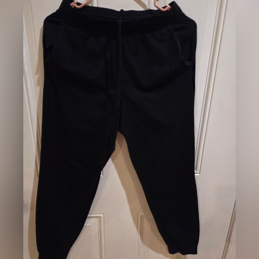 Uniqlo Women’s Classic Black Sweatpants